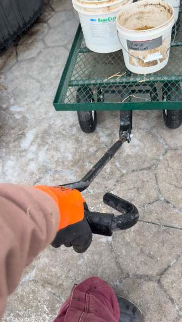 Those warm days fooled me into thinking spring was coming! Then I remembered it’s only January 😅 I do like a snowy day like this over it just being cold like it is here today. 🥶 #imcold #farmfriends #winter