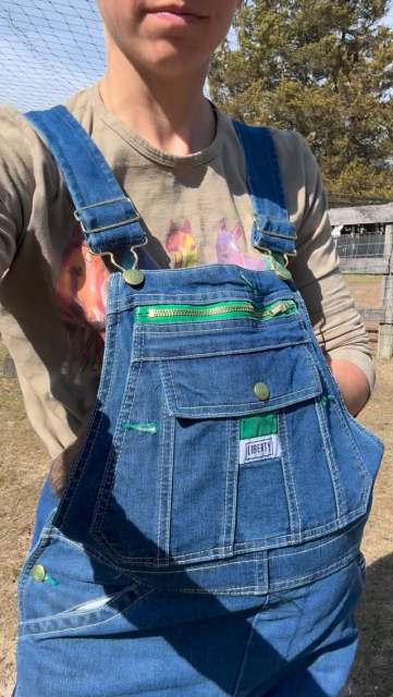 Here is our sweet baby Fuji! Here to bring you smiles on this rainy day.😍 #babygoats #densfarmfriends #baby #momlife