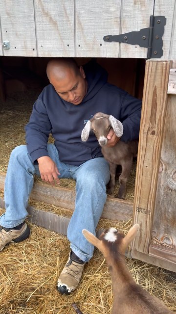 There is a clear favorite here….. #densfarmfriends #marriedlife #farmlife #blessed